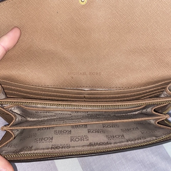 Michael Kors wallet; great condition - Picture 2 of 11